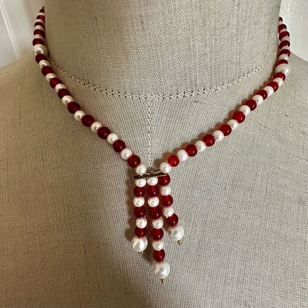 Red beaded faux pearl necklace